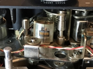 AKAI X201D vỏ gỗ màu đen