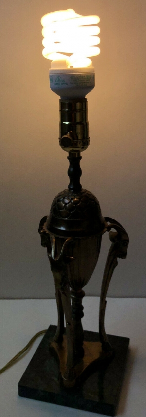 Đèn bàn đầu Dê bằng đồng thau