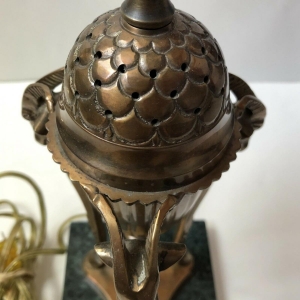 Đèn bàn đầu Dê bằng đồng thau