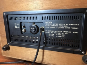 AKAI X201D vỏ gỗ màu đen