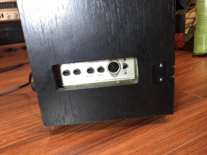 AKAI X201D vỏ gỗ màu đen