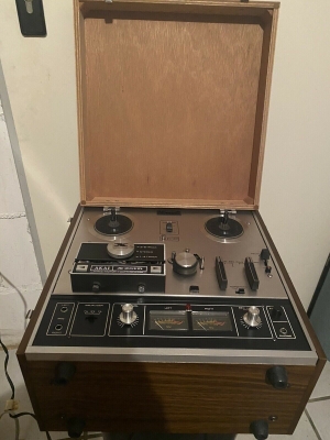 AKAI X201D vỏ gỗ có nắp đẹp xuất sắc, hoạt động hoàn hảo