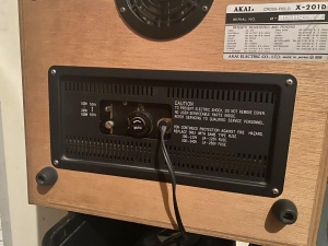 AKAI X201D vỏ gỗ có nắp đẹp xuất sắc, hoạt động hoàn hảo