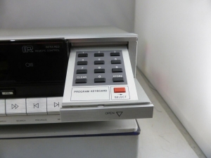 Philips cd 650 màu trắng đẹp kinh khủng