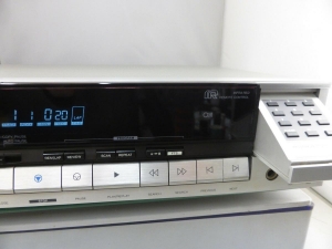 Philips cd 650 màu trắng đẹp kinh khủng