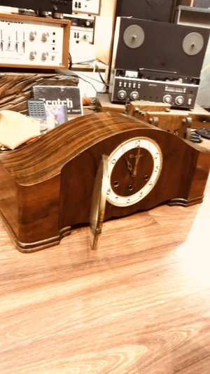 Đồng hồ vai bò Vintage Vedette full phụ kiện - 5 gông 3 lỗ