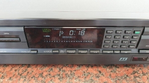 Philips CD 820 + Khiển
