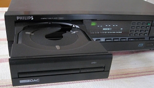 Philips CD 820  đẹp nguyên zin