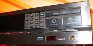 Philips CD 820  đẹp nguyên zin