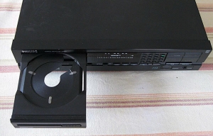 Philips CD 820  đẹp nguyên zin